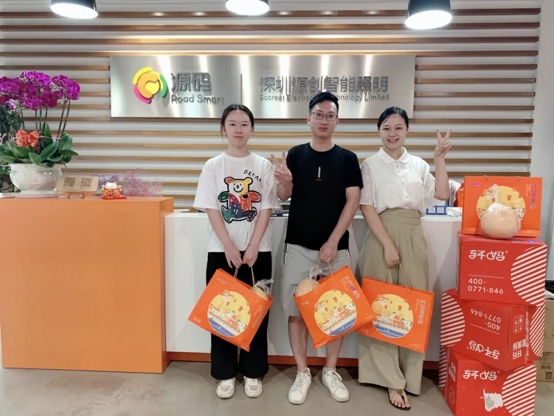 喜逢中秋加國慶，月圓家圓就團圓